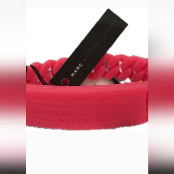 Marc By Marc Jacobs Stretchy Bold Pink Chain Bracelet NWT - Picture 2 of 3